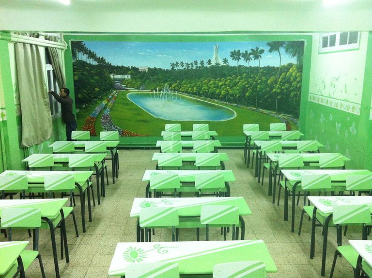 أحد الأقسام قي متوسطة صياحي عمار بعين الملح ولاية المسيلة  أحد الفصول داخل مدرسة ثانوية في الجزائر