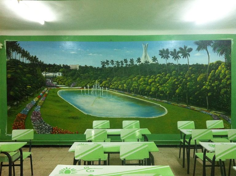 أحد الأقسام قي متوسطة صياحي عمار بعين الملح ولاية المسيلة  أحد الفصول داخل مدرسة ثانوية في الجزائر