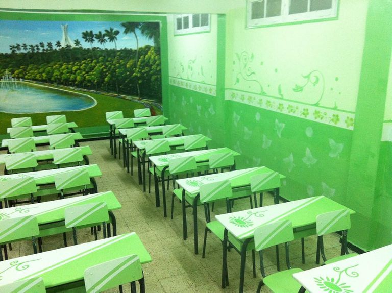 أحد الأقسام قي متوسطة صياحي عمار بعين الملح ولاية المسيلة  أحد الفصول داخل مدرسة ثانوية في الجزائر