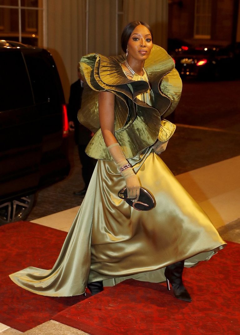 عارضة الأزياء البريطانية ناعومي كامبل الأميرة كيت تستقبل حفل أزياء الكومنولث بلندن