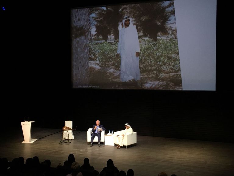 جلسة حوارية حول التجربة الشعرية للشيخ زايد جلسة حوارية حول التجربة الشعرية للشيخ زايد