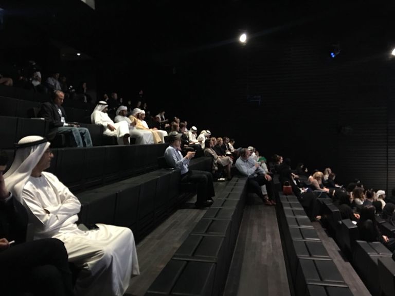 جلسة حوارية حول التجربة الشعرية للشيخ زايد جلسة حوارية حول التجربة الشعرية للشيخ زايد