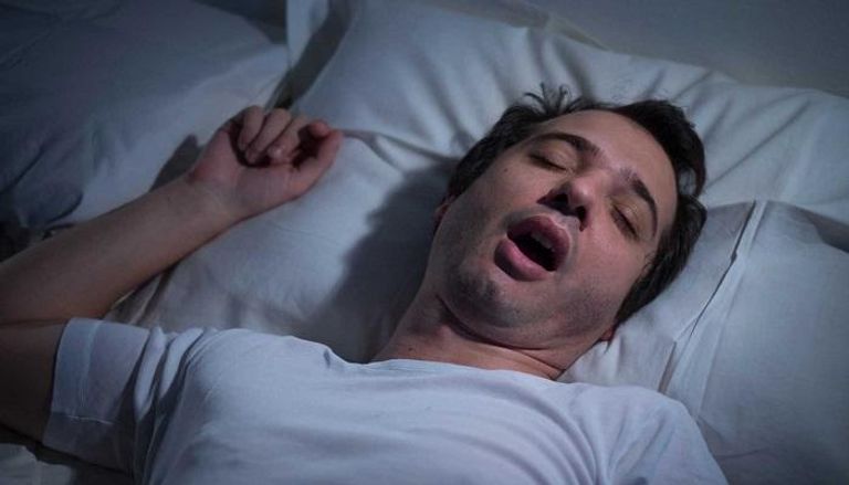 الكلام أثناء النوم مرتبط بالضغوط النفسية في بعض الأحيان