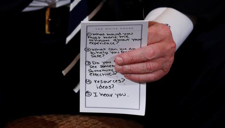 الورقة التي أمسك بها ترامب خلال الاجتماع 