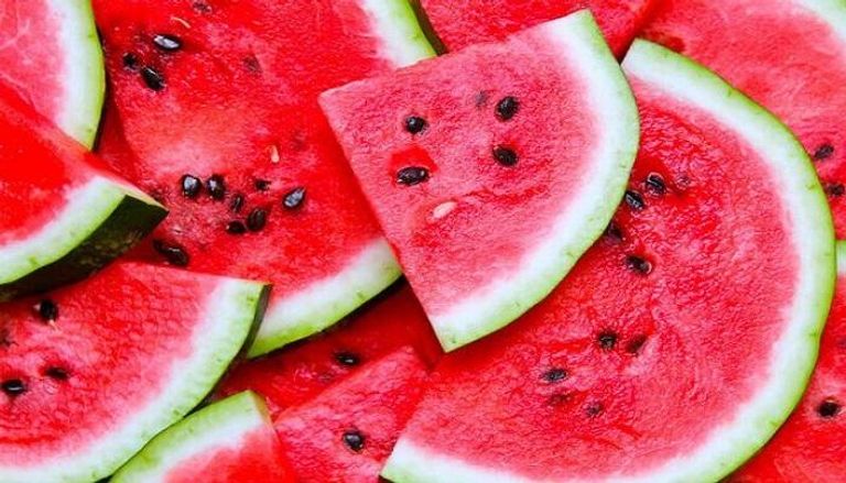 البطيخ تحتوي بعض الفواكه على معدلات سكر عالية