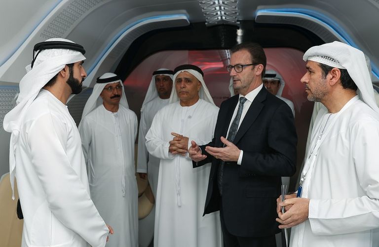 ولي عهد دبي يستمع إلى شرح للنموذج الأولي لتصميم الهايبرلوب الشيخ حمدان بن محمد يشهد إطلاق فعاليات شهر الابتكار