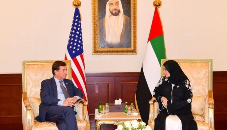 الدكتورة أمل عبدالله القبيسي وإدوارد رويس