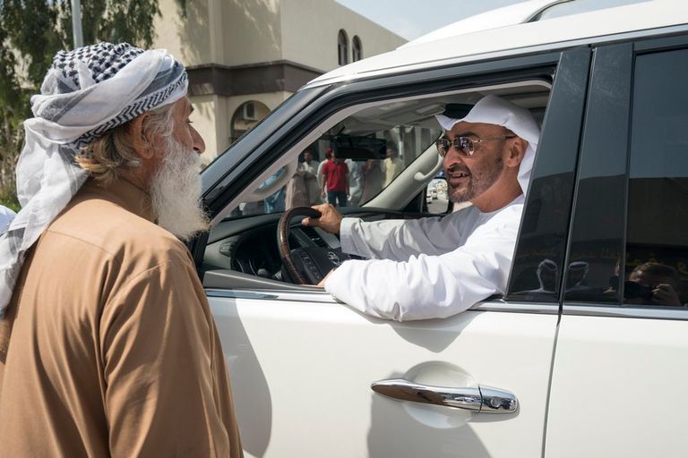 الشيخ محمد بن زايد والعامل الأفغاني