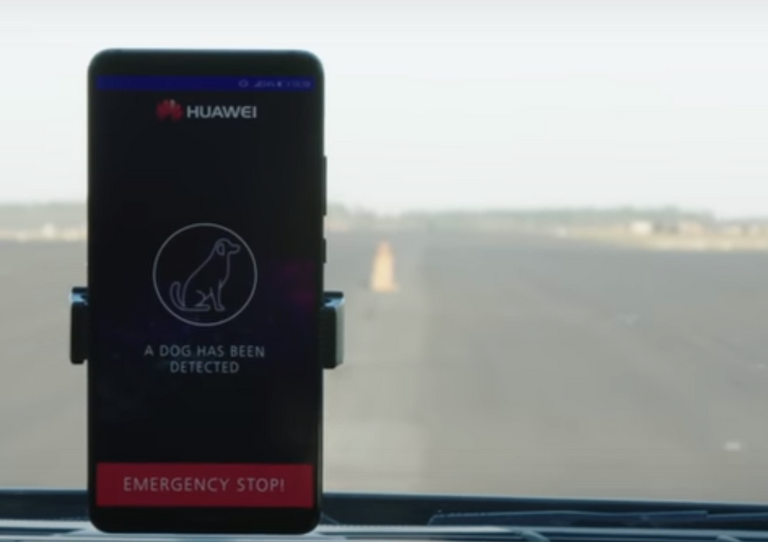 "هواوي" الأولى في العالم التي تستخدم هاتفها لقيادة السيارات