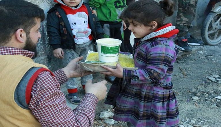 مركز الملك سلمان للإغاثة يوزع مساعدات بالغوطة الشرقية مركز الملك سلمان للإغاثة يوزع مساعدات بالغوطة الشرقية