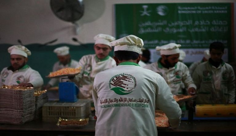 مركز الملك سلمان للإغاثة يوزع مساعدات بالغوطة الشرقية مركز الملك سلمان للإغاثة يوزع مساعدات بالغوطة الشرقية