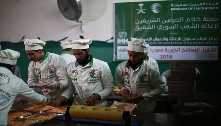 مركز الملك سلمان للإغاثة يوزع مساعدات بالغوطة الشرقية مركز الملك سلمان للإغاثة يوزع مساعدات بالغوطة الشرقية