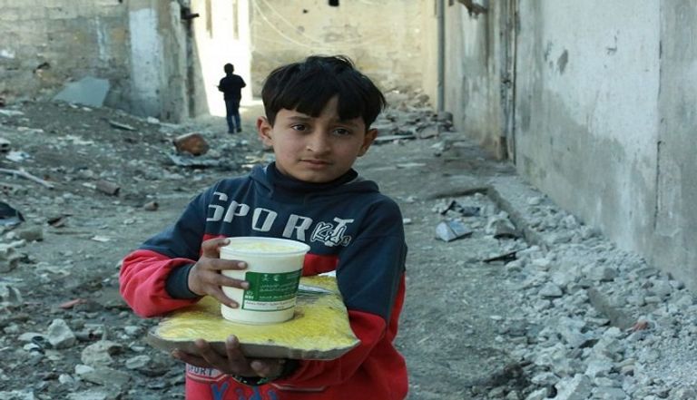 مركز الملك سلمان للإغاثة يوزع مساعدات بالغوطة الشرقية مركز الملك سلمان للإغاثة يوزع مساعدات بالغوطة الشرقية