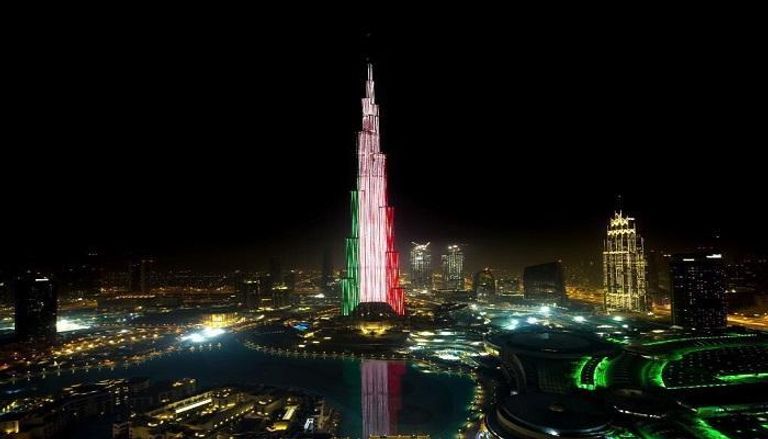برج خليفة يتزين بعلم الكويت احتفالا بعيدها الوطني