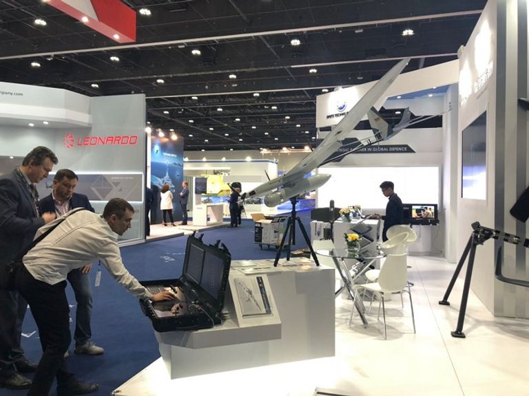 سيف بن زايد يفتتح معرضي "يومكس" و"سيمتكس" 2018