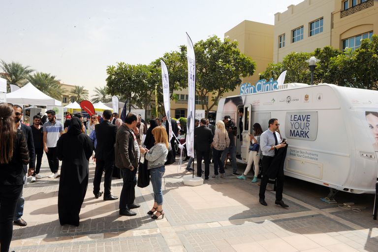 صحة دبي تطلق عيادة متنقلة للتوعية بالأمراض الجلدية
