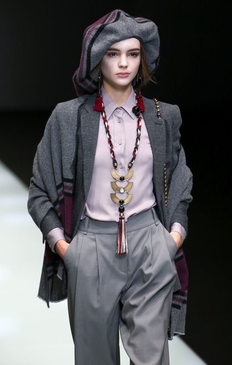 أرماني غطاء الرأس نجم الإطلالات في أسابيع الموضة العالمية