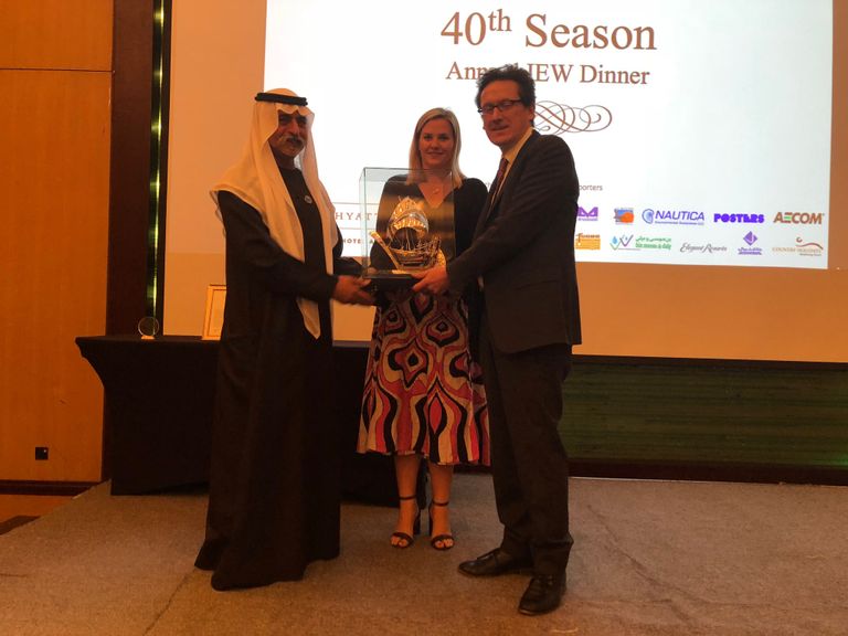 الدكتور بيتر ماجيه يتسلم الجائزة