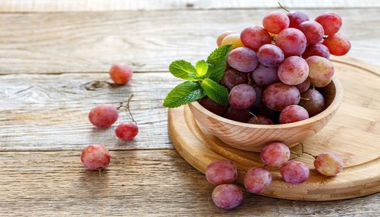 العنب له العديد من الفوائد للصحة والبشرة والشعر العنب له العديد من الفوائد للصحة والبشرة والشعر