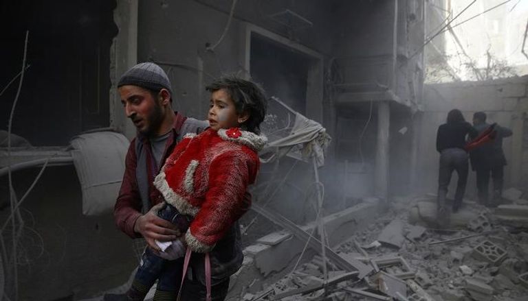 آثار الدمار التي خلفها القصف السوري للغوطة الشرقية صورة لأحد الصواريخ الأمريكية التي استهدفت مطار الشعيرات العسكري