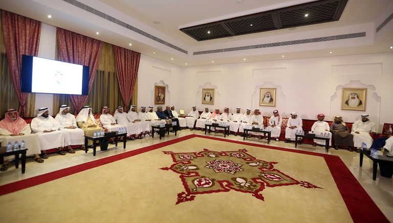 المجلس يناقش كتاباً عن رؤية الشيخ محمد بن زايد آل نهيان الفريق ضاحي خلفان تميم مع مؤلف الكتاب
