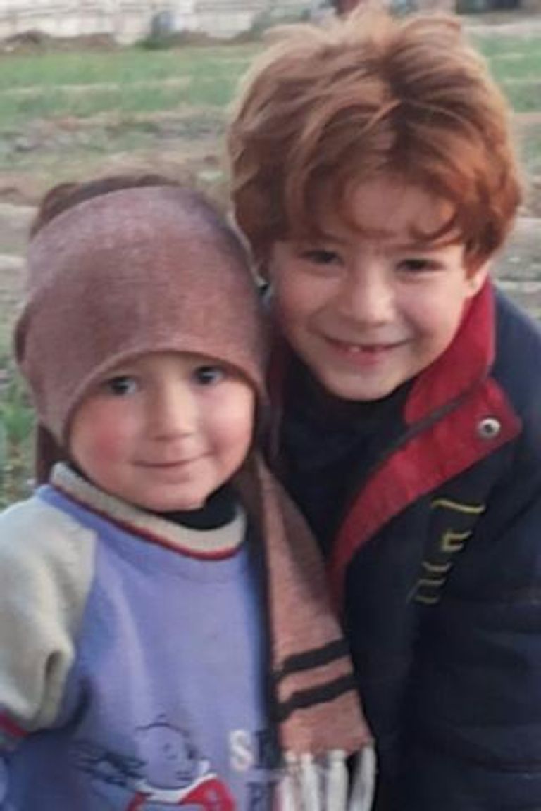 الطفل معتصم مع والده أبو ساريا