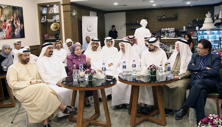 مقهى الفجيرة الثقافي يناقش دور الإعلام في التنمية