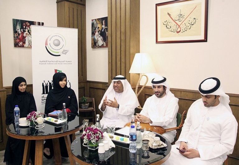 مقهى الفجيرة الثقافي يناقش دور الإعلام في التنمية