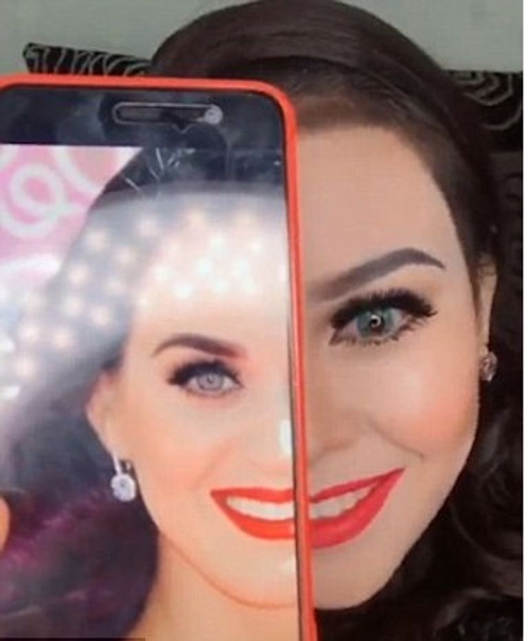 فتاة صينية تستخدم مساحيق التجميل لتتحول إلى نجمات غربيات