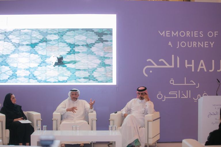 "كل عمل فني يروي قصة".. جلسة حوارية بـ"معرض الحج" جلسة حوارية مصاحبة لمعرض الحج