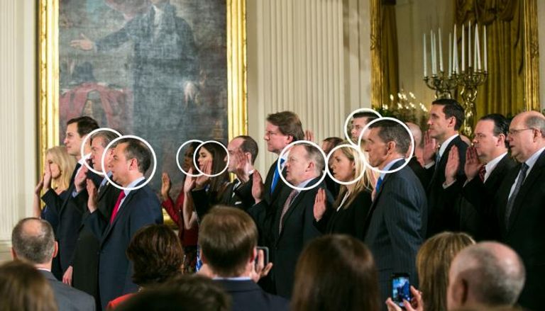 8 من الموجودين في الصورة رحلوا عن البيت الأبيض