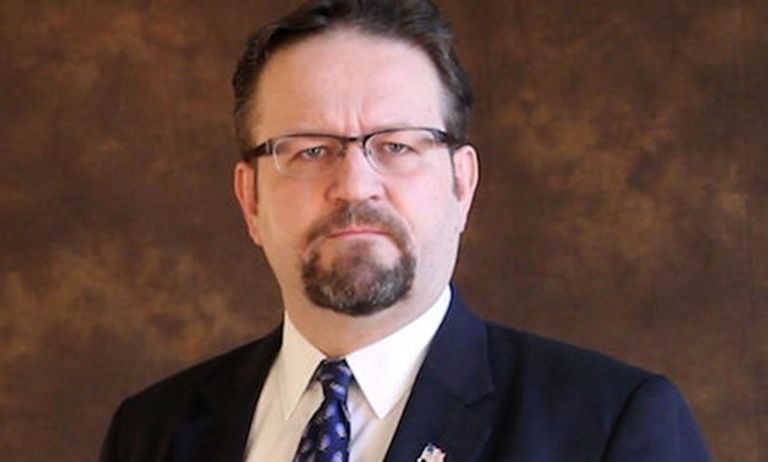 8 من الموجودين في الصورة رحلوا عن البيت الأبيض