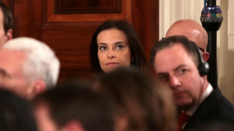 8 من الموجودين في الصورة رحلوا عن البيت الأبيض