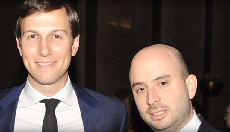 8 من الموجودين في الصورة رحلوا عن البيت الأبيض