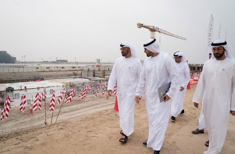 محمد بن زايد يطلع على مراحل إنجاز عدد من المشاريع في جزيرة ياس