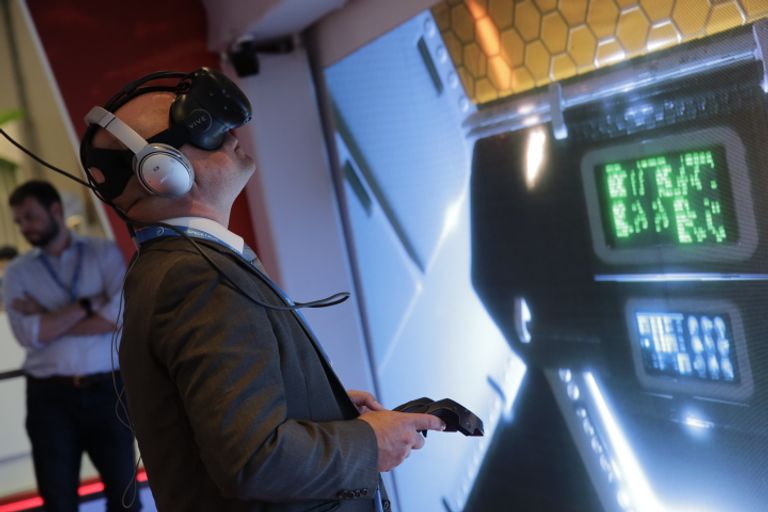 رحلة تعليمية إلى كوكب المريخ بتقنية الواقع الافتراضي