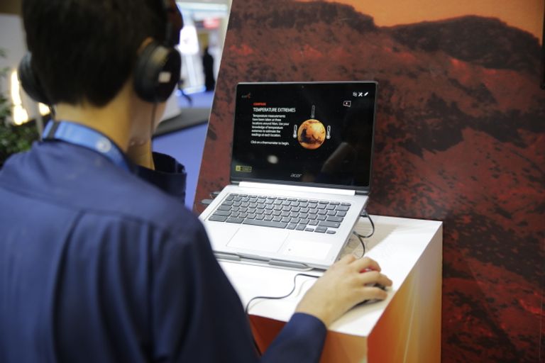 رحلة تعليمية إلى كوكب المريخ بتقنية الواقع الافتراضي