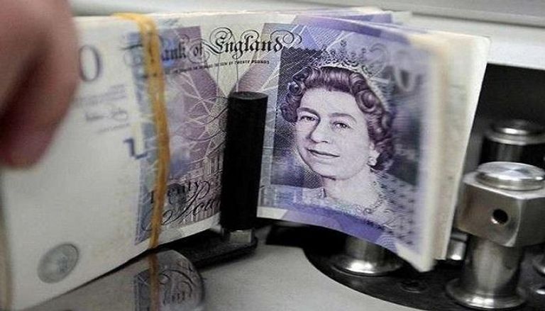 إقبال المستثمرين على بيع العملة البريطانية بسبب القلق المحيط بالبريكست