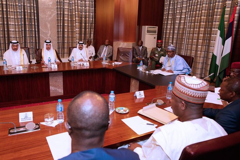 مباحثات رئيس نيجيريا وقادة قطر السابقين نيجيريا استقبلت"الحمدين" بعلم مجهول