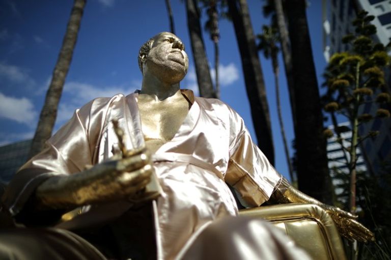 تمثال المنتج هارفي واينستين