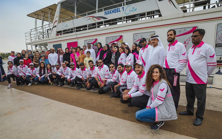 القافلة الوردية على شاطئ النخلة دبي القافلة الوردية على شاطئ النخلة دبي