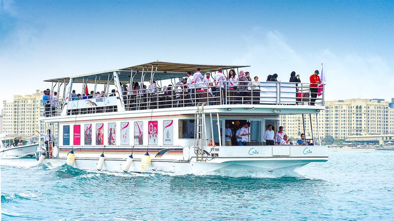 القافلة الوردية على شاطئ النخلة دبي القافلة الوردية على شاطئ النخلة دبي