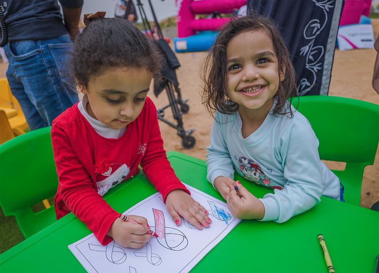 مسيرة الفرسان الصغار القافلة الوردية على شاطئ النخلة دبي