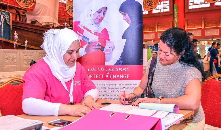 القافلة الوردية تواصل مسيرتها القافلة الوردية تواصل مسيرتها