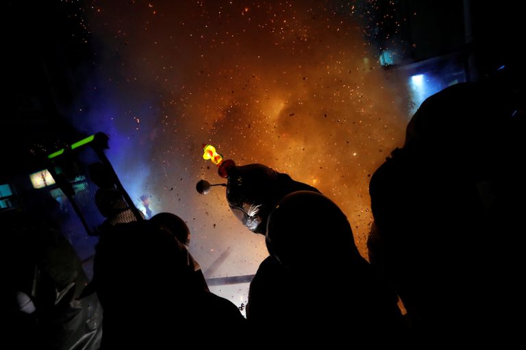 مهرجان الفوانيس يدخل مرحلة الألعاب النارية