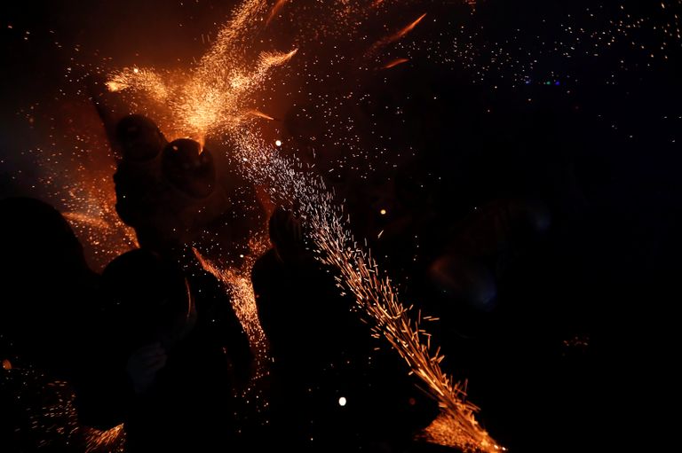 مهرجان الفوانيس يدخل مرحلة الألعاب النارية