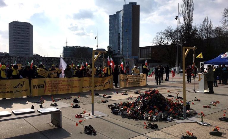 جانب من مظاهرات الإيرانيين في جنيف