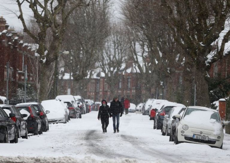 المسجد فتح أبوابه للمشردين منذ هبوب العاصفة وحش الشرق العاصفة الثلجية "وحش الشرق" تضرب العاصمة الأيرلندية دبلن