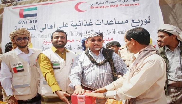هيئة الهلال الأحمر الإماراتية تواصل إغاثة أهالي مديرية الصعيد باليمن
