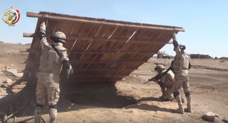 الجيش المصري يواصل ملاحقة الإرهابيين الجيش المصري يواصل دحر الإرهاب